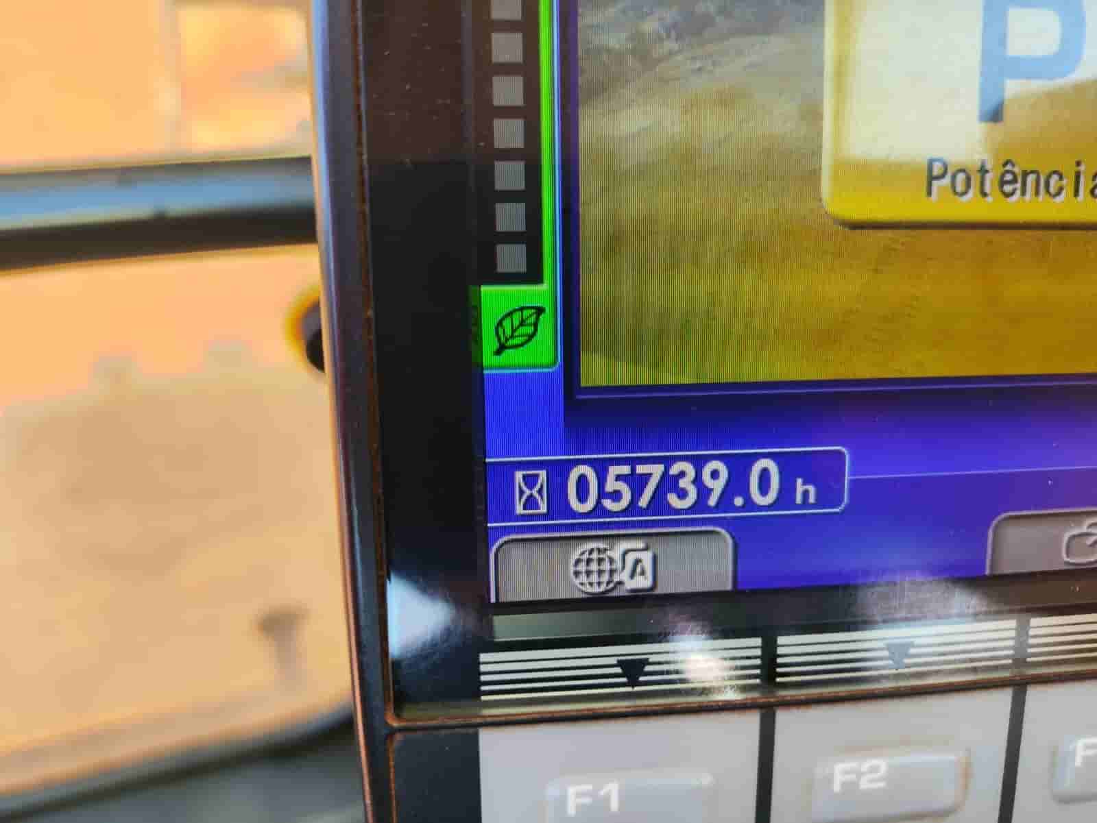 Escavadeira Komatsu PC210 2022