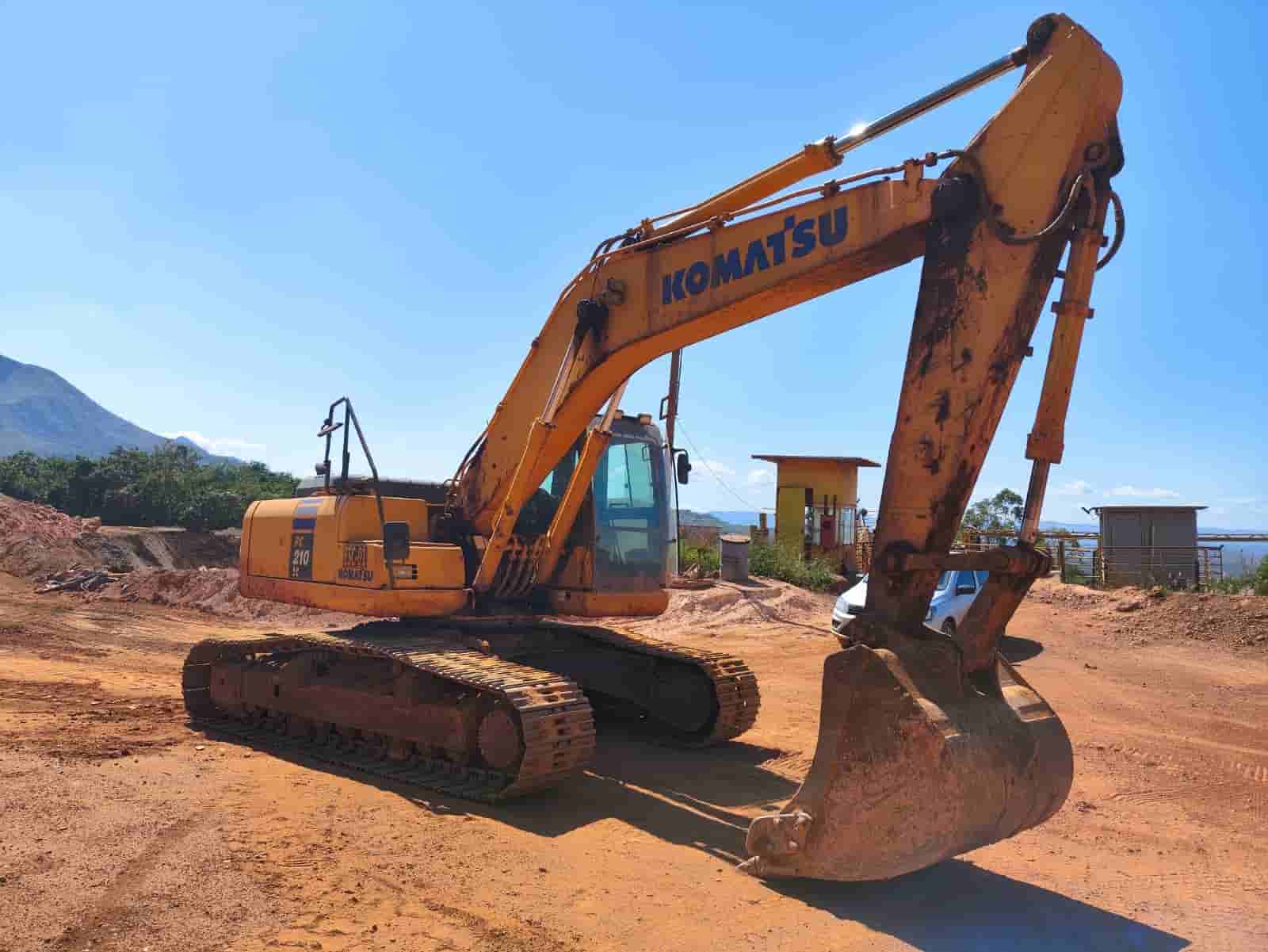 Escavadeira Komatsu PC210 2022