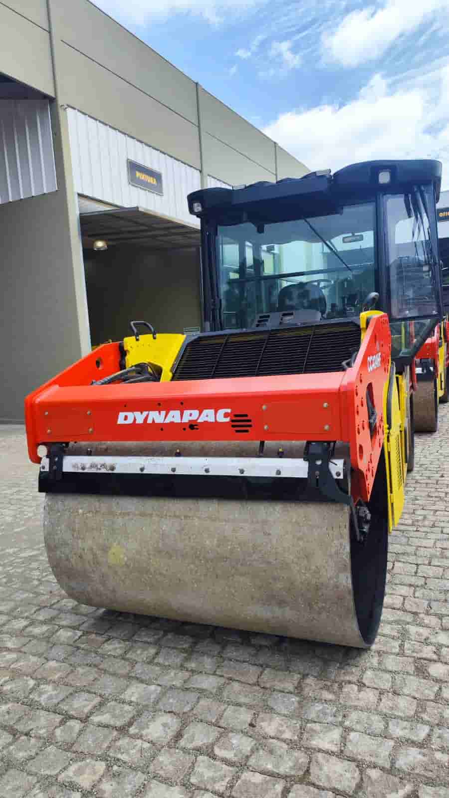 Rolo compactador Dynapac CC242-HF 2011