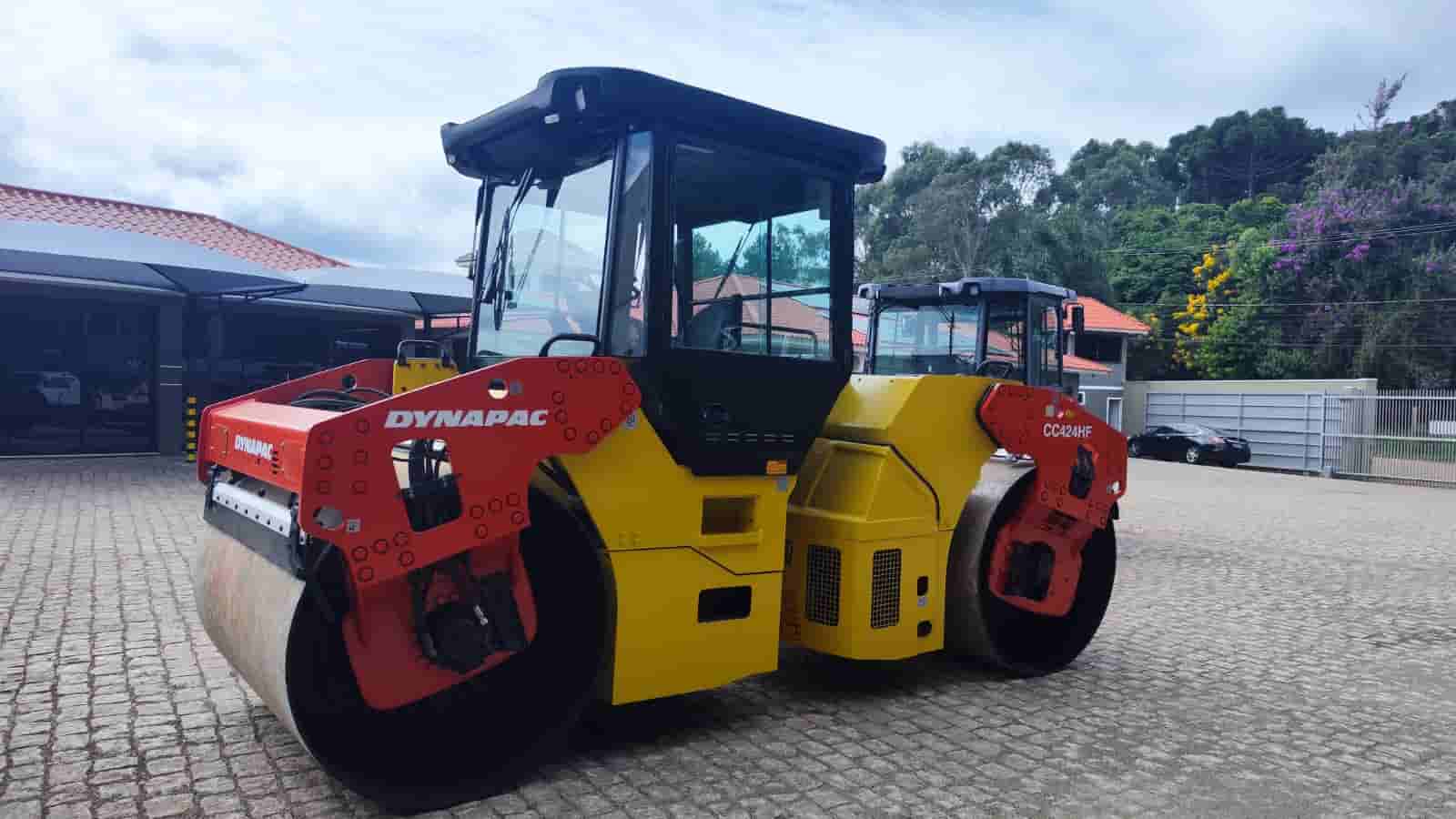 Rolo compactador Dynapac CC242-HF 2011