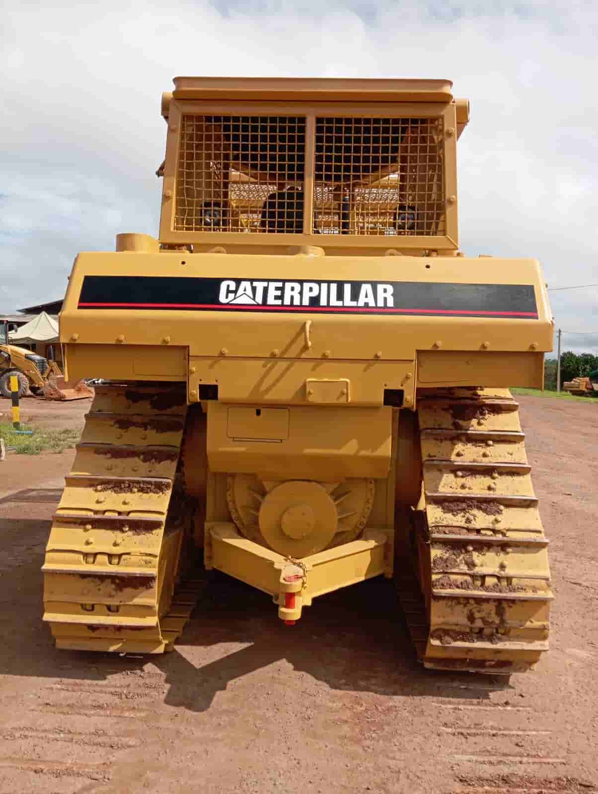 Trator de esteira Caterpillar D6R 2004
