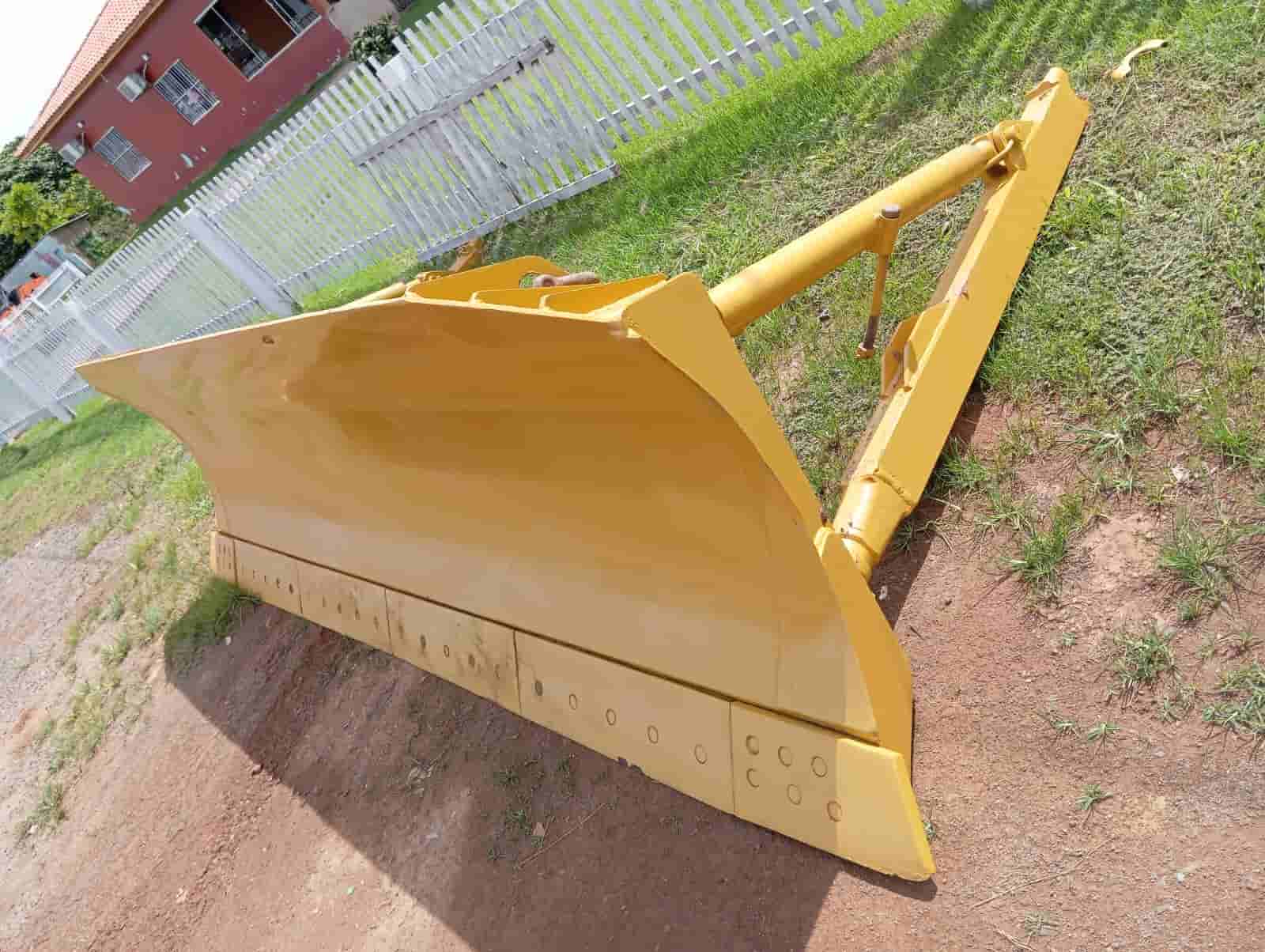 Trator de esteira Caterpillar D6R 2004
