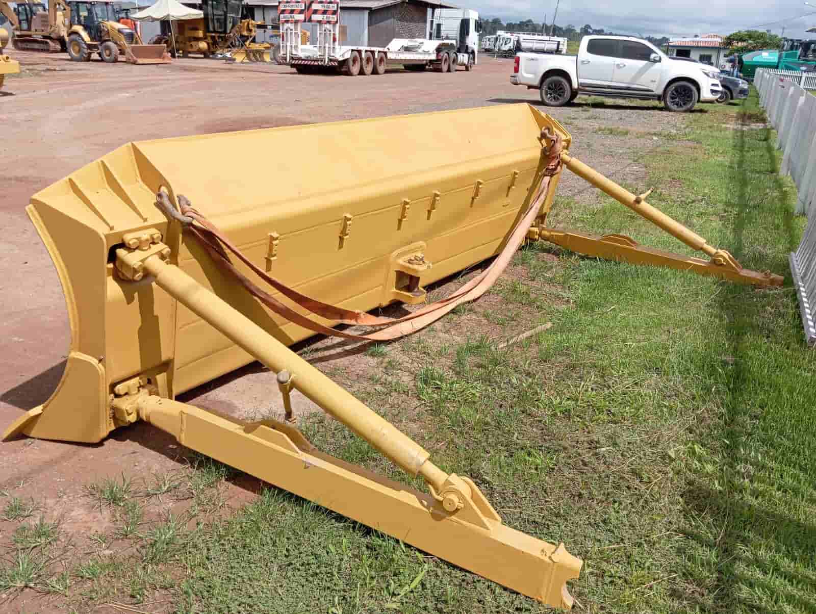 Trator de esteira Caterpillar D6R 2004
