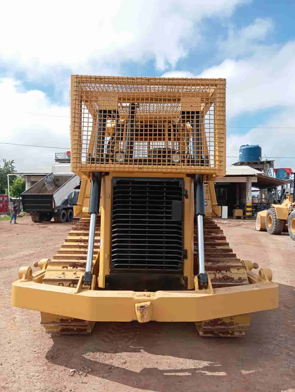 Trator de esteira Caterpillar D6R 2004