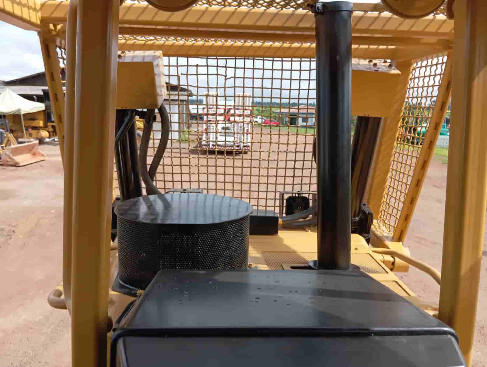 Trator de esteira Caterpillar D6R 2004