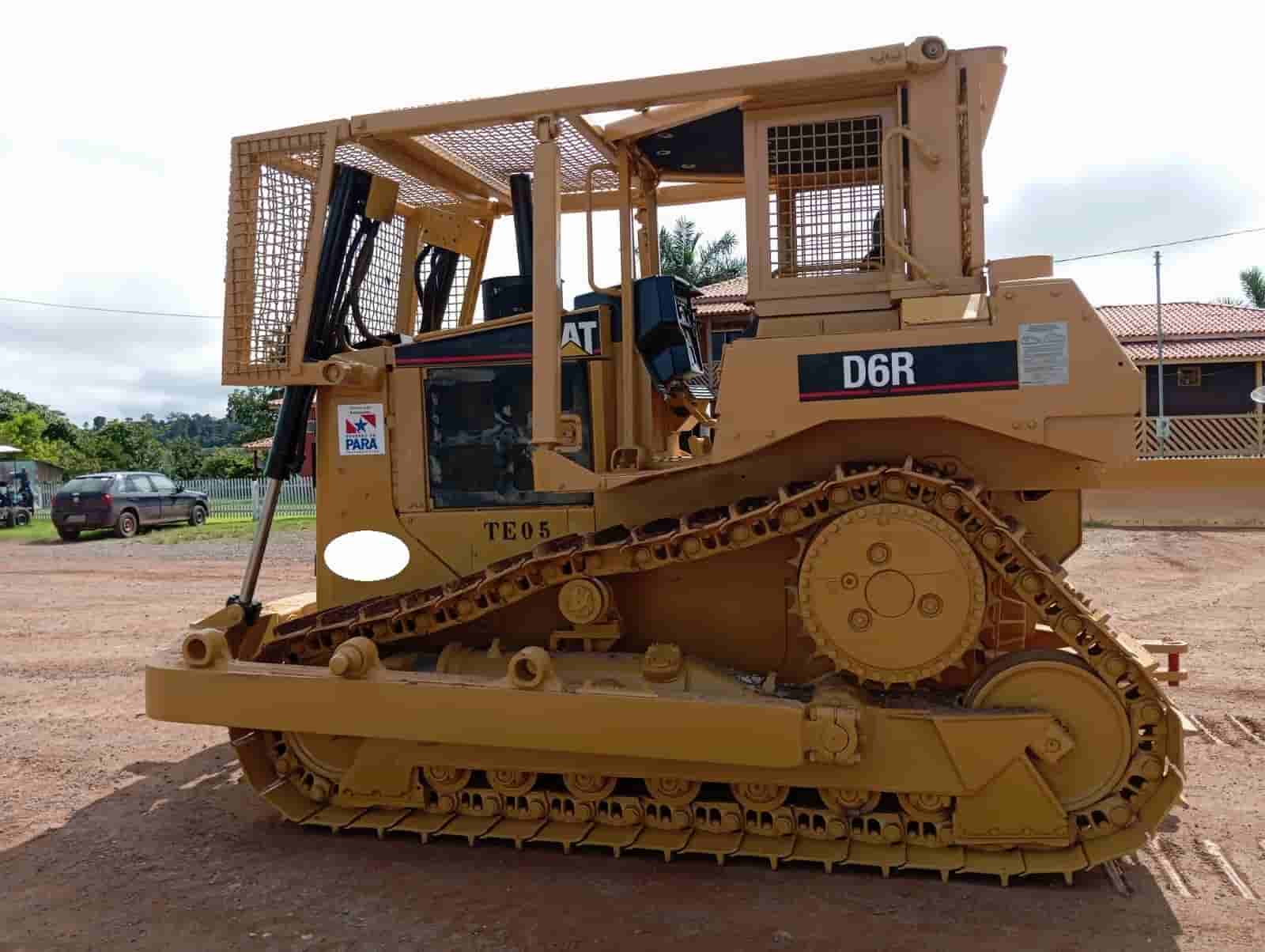 Trator de esteira Caterpillar D6R 2004