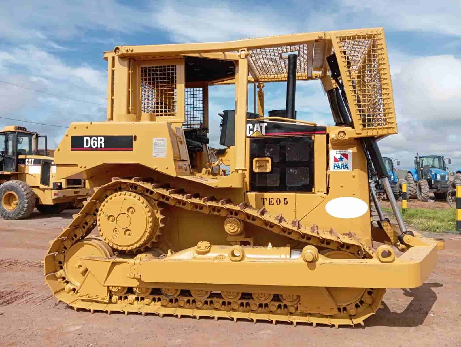 Trator de esteira Caterpillar D6R 2004