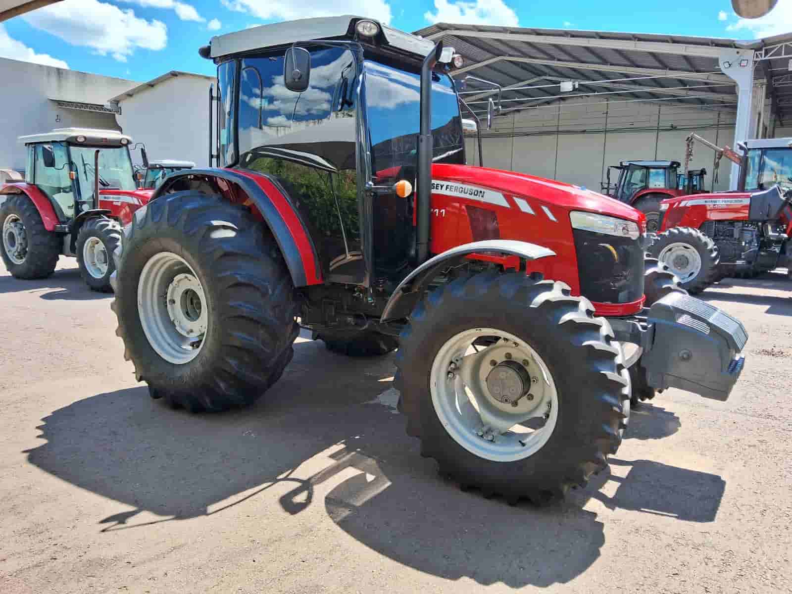 Trator agrícola Massey Ferguson MF6711 2018