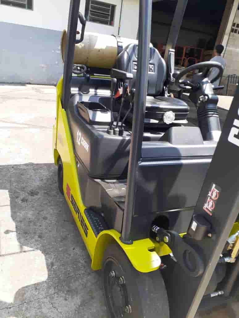 Empilhadeira CLARK S25 2022