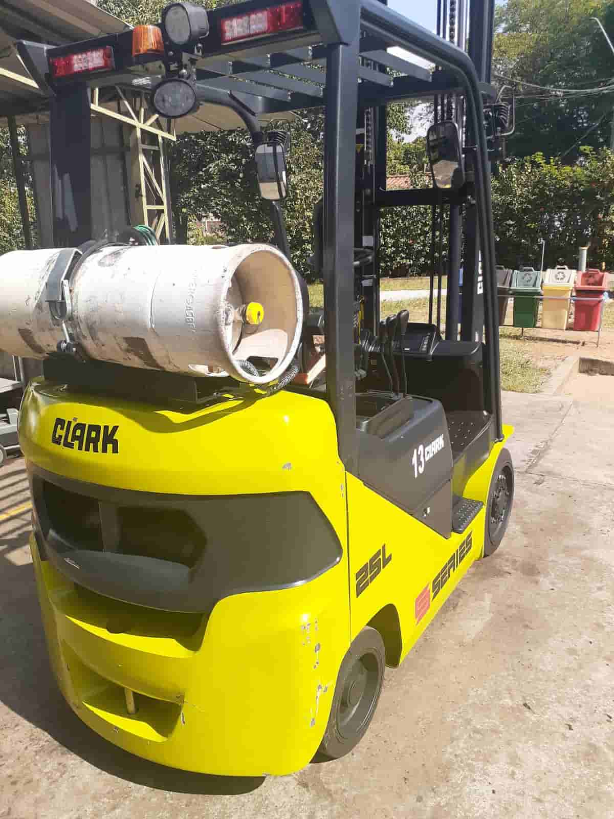 Empilhadeira CLARK S25 2022