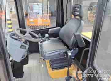 Rolo compactador CAT CP533E 2006