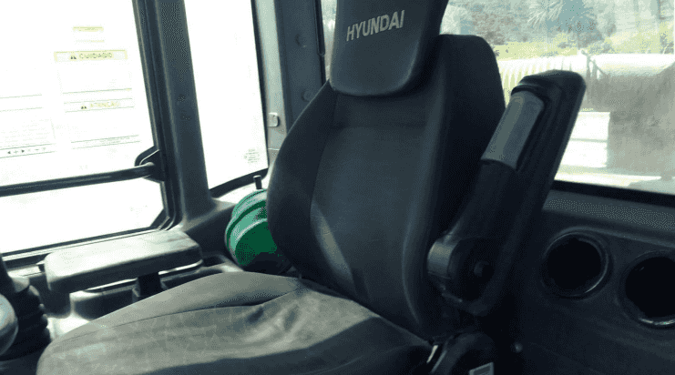 Pá Carregadeira Hyundai HL745-9SB 2023