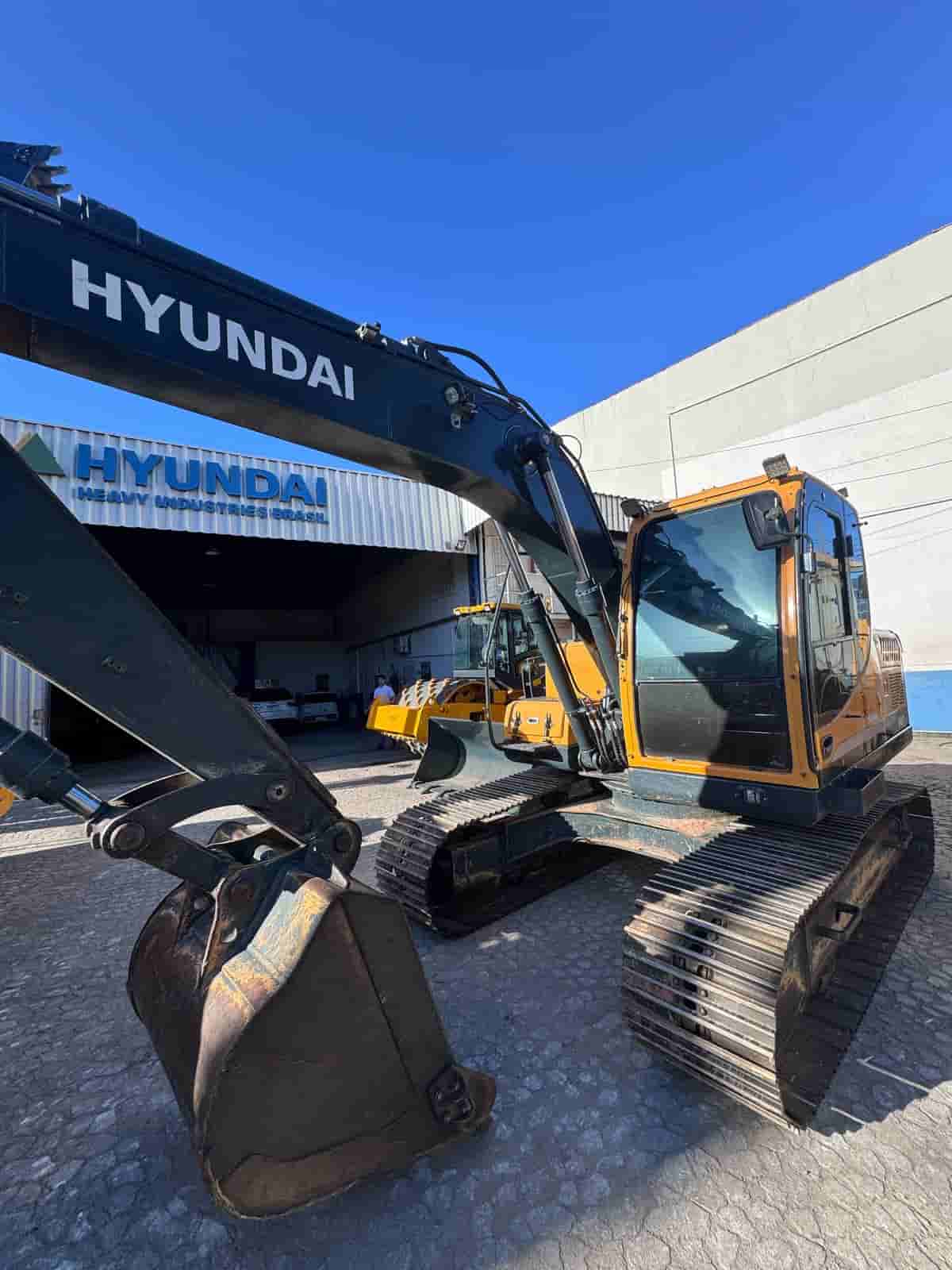Escavadeira Hyundai R140LC-9 2022