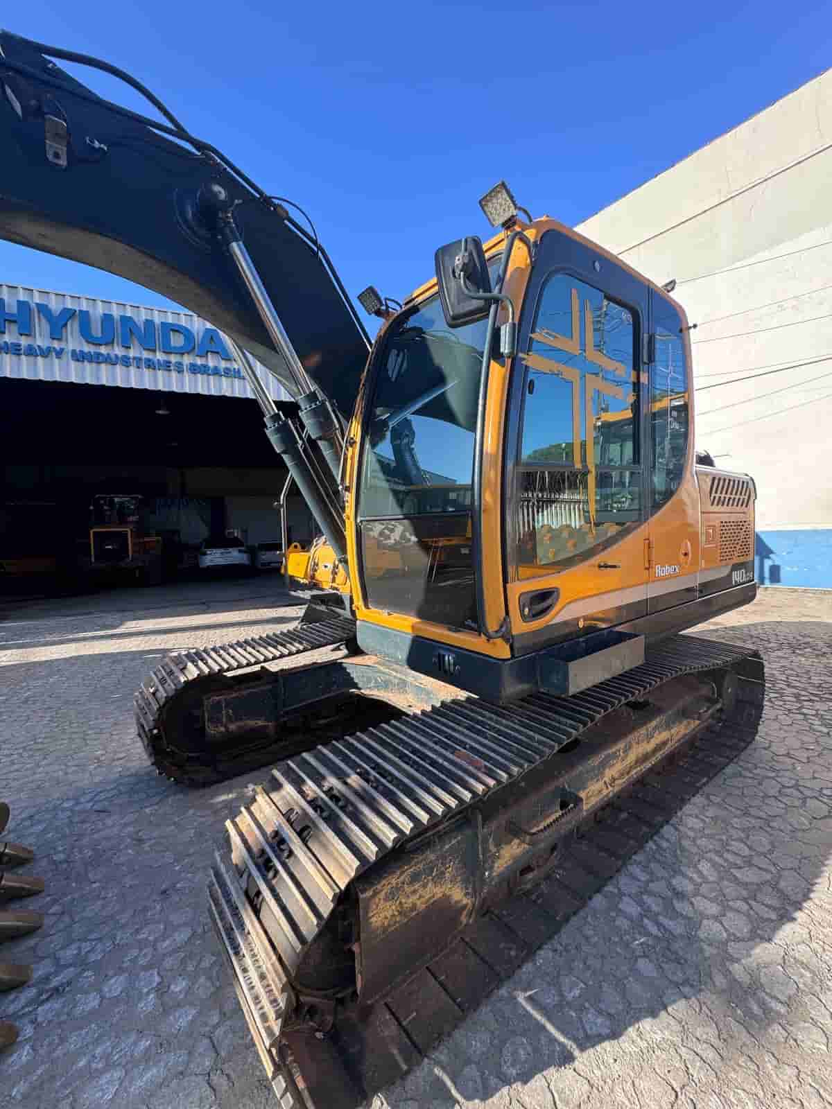Escavadeira Hyundai R140LC-9 2022