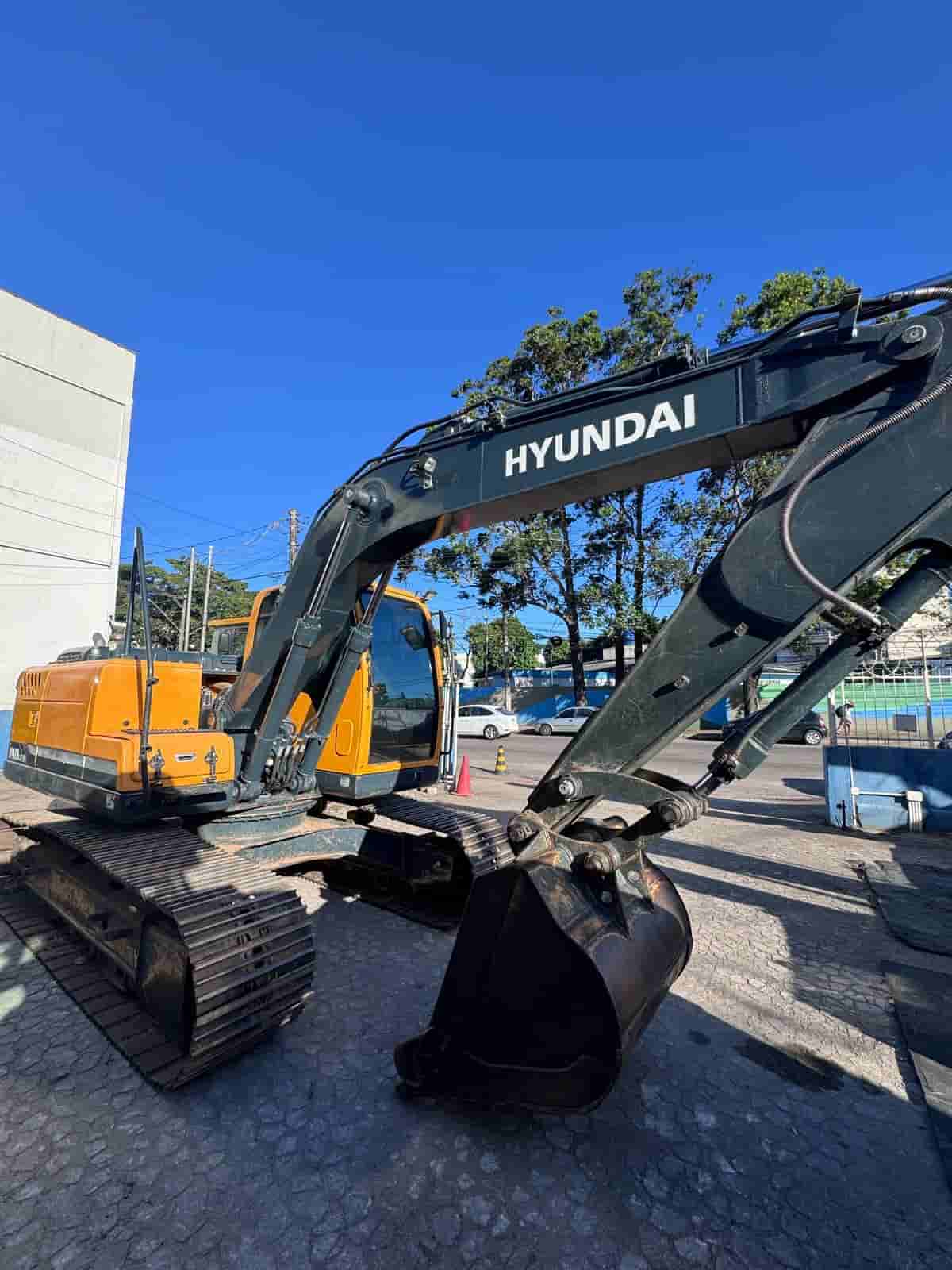 Escavadeira Hyundai R140LC-9 2022