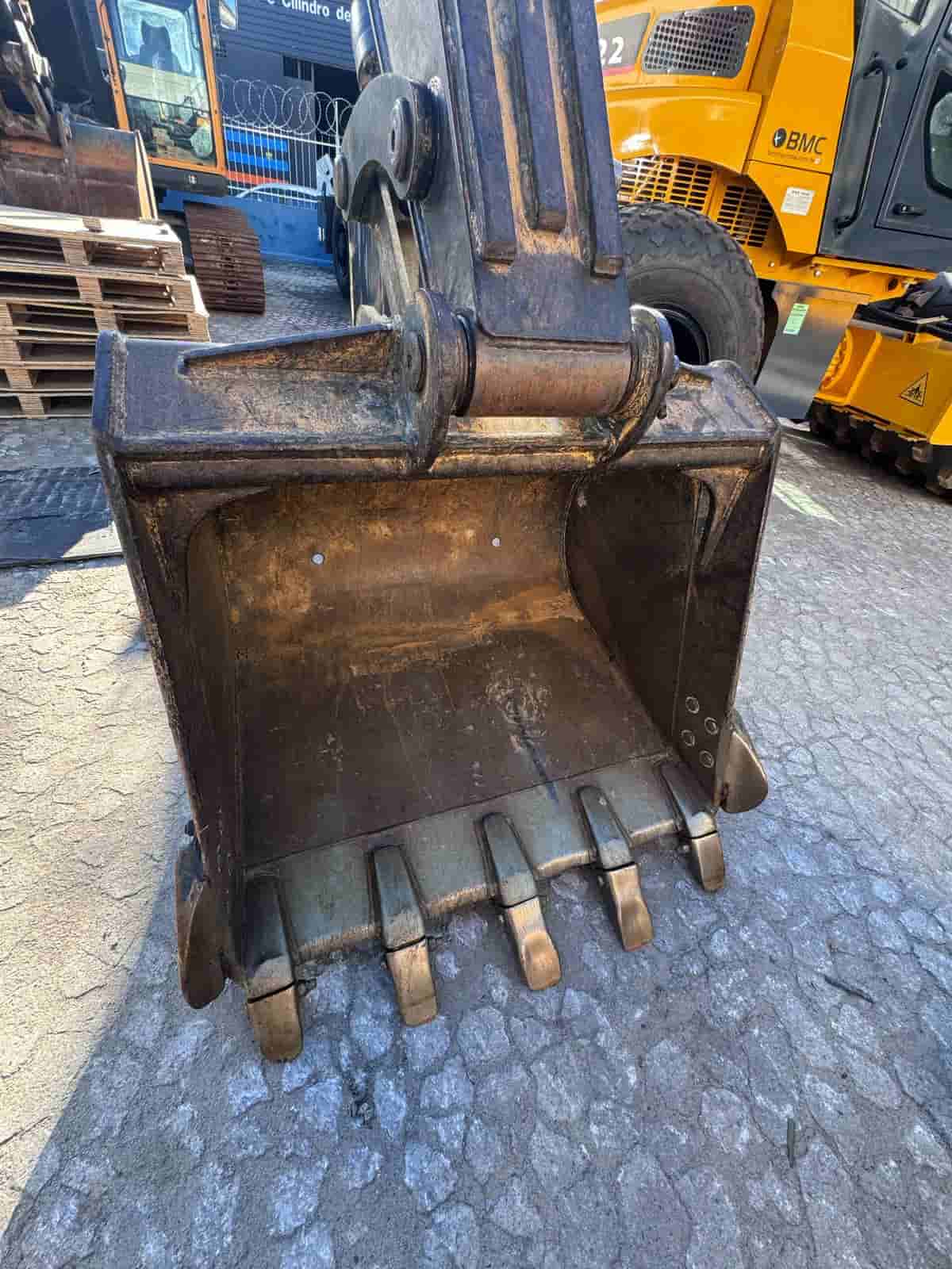Escavadeira Hyundai R140LC-9 2022