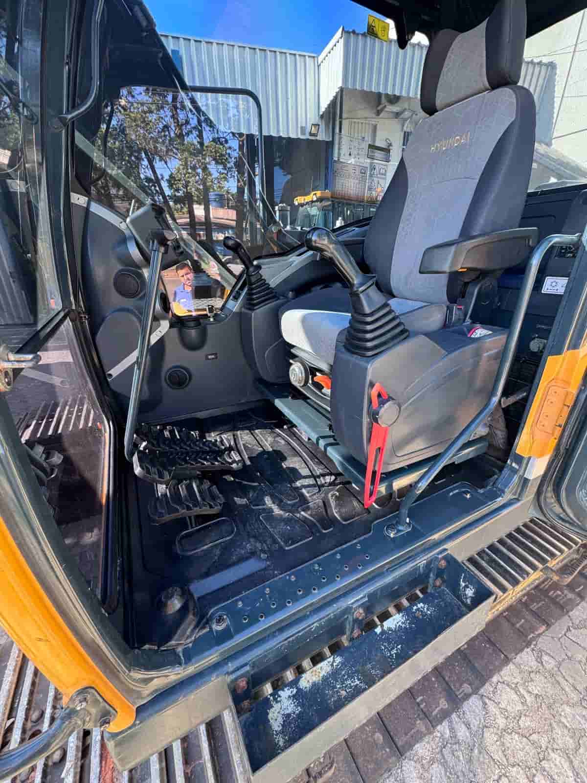 Escavadeira Hyundai R140LC-9 2022
