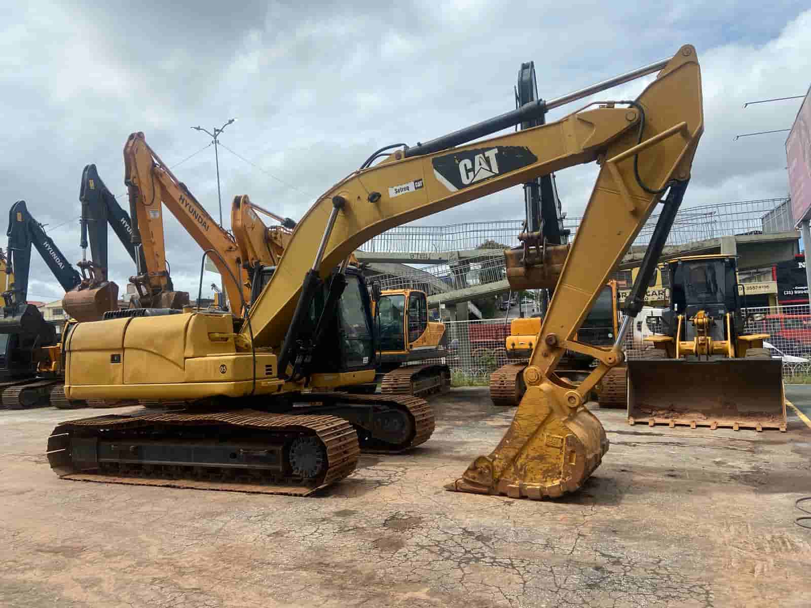 Escavadeira Caterpillar 320L 2013