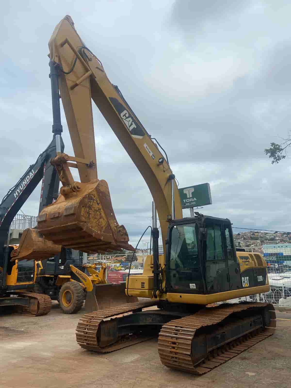 Escavadeira Caterpillar 320L 2013