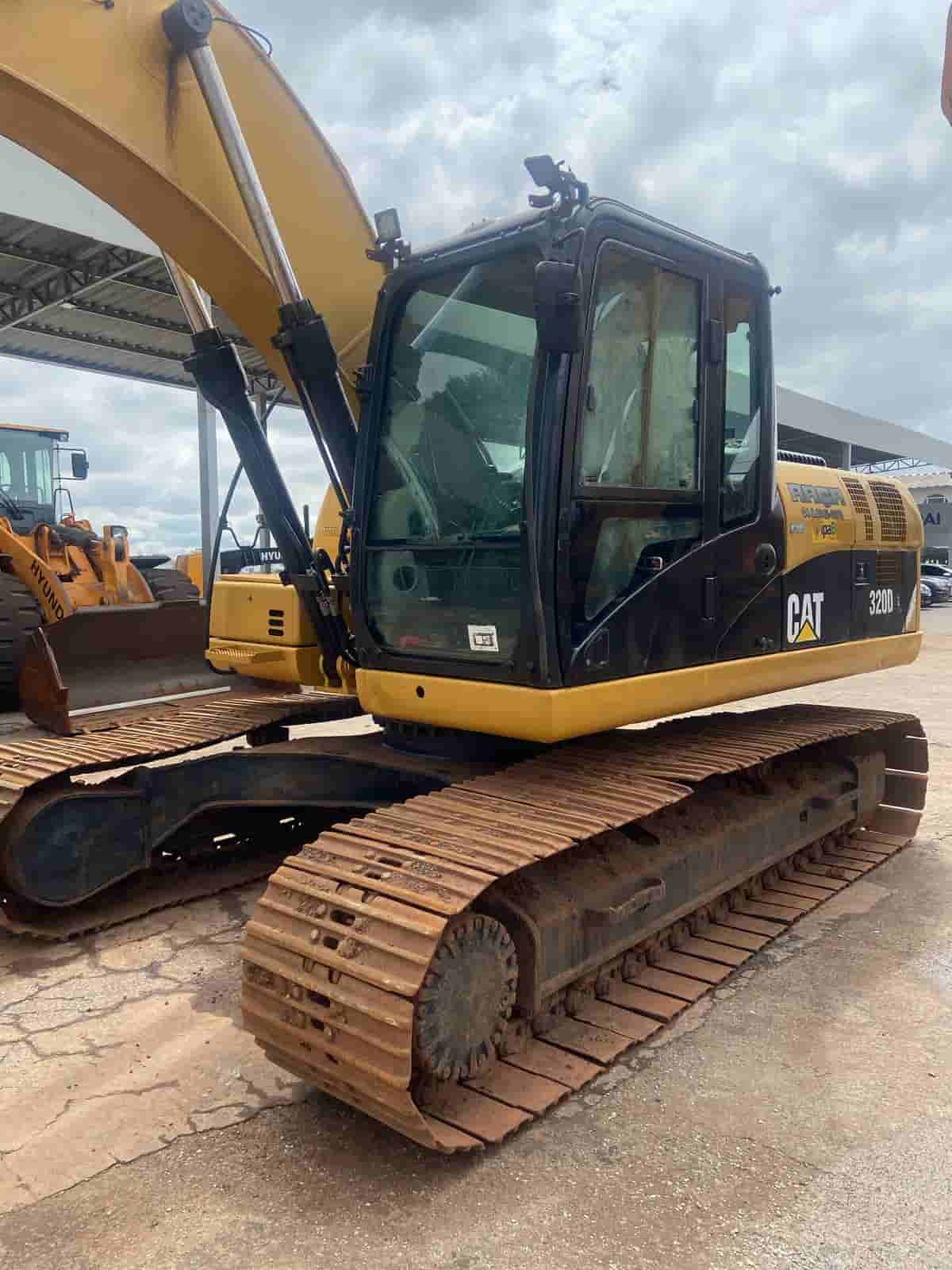 Escavadeira Caterpillar 320L 2013