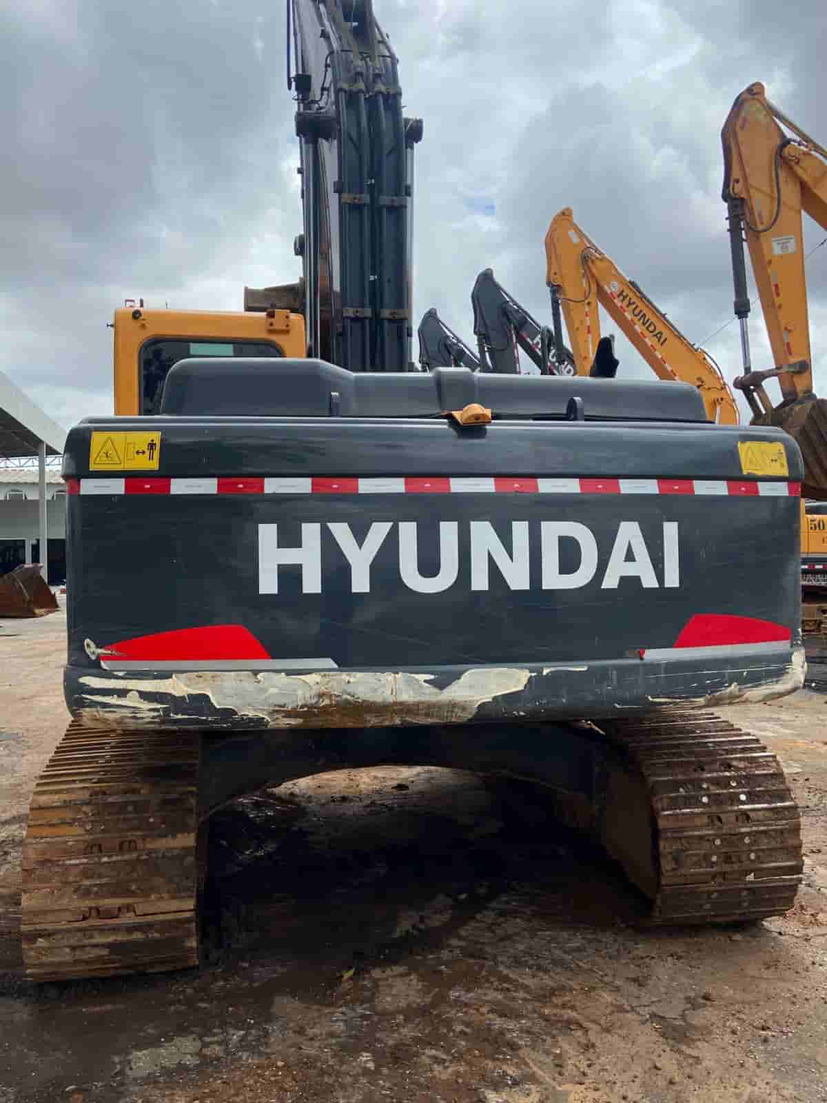 Escavadeira Hyundai R220LC-9S 2018