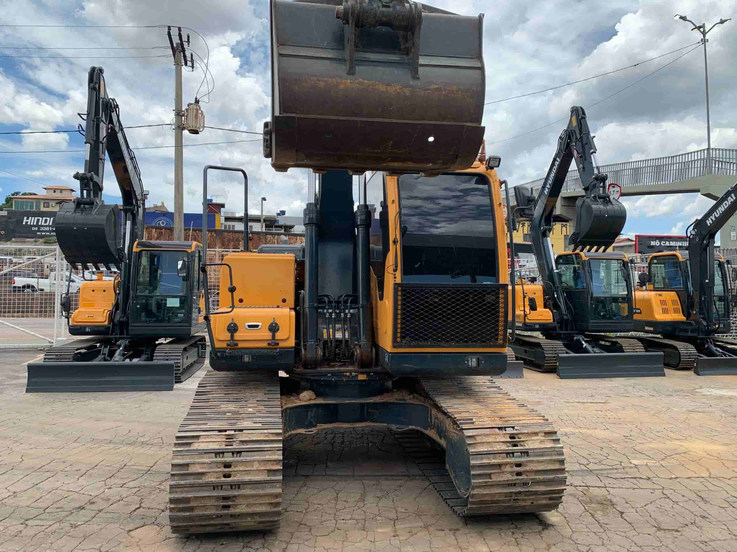 Escavadeira Hyundai R150 2024
