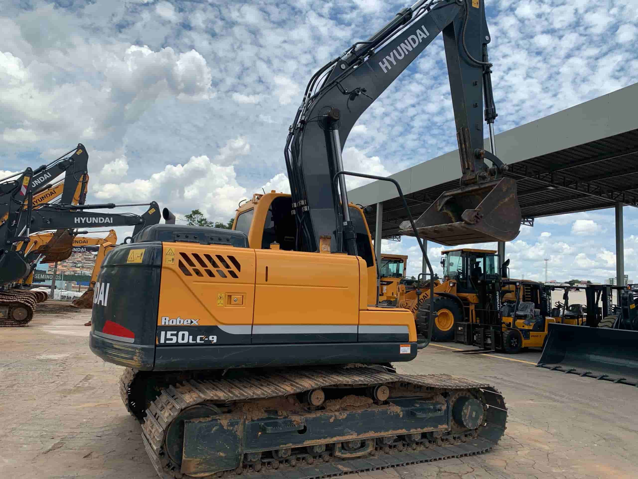 Escavadeira Hyundai R150 2024