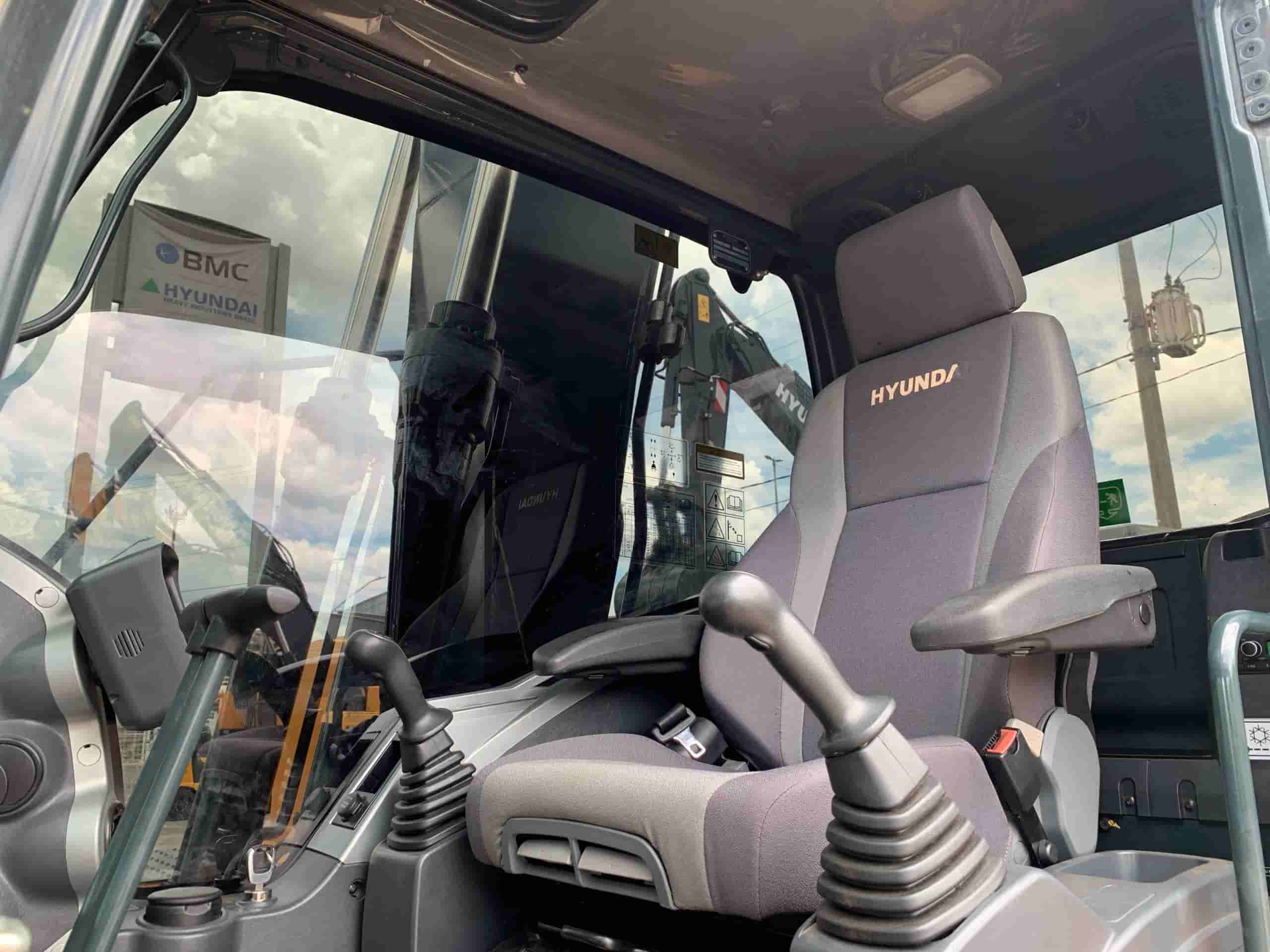 Escavadeira Hyundai R150 2024