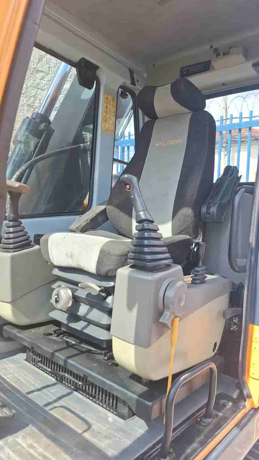 Mini Escavadeira Hyundai R80-7 2011