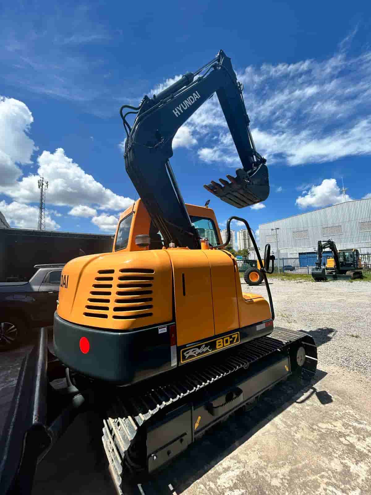 Mini Escavadeira Hyundai R80-7 2011