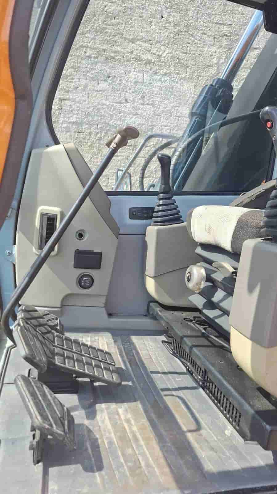 Mini Escavadeira Hyundai R80-7 2011