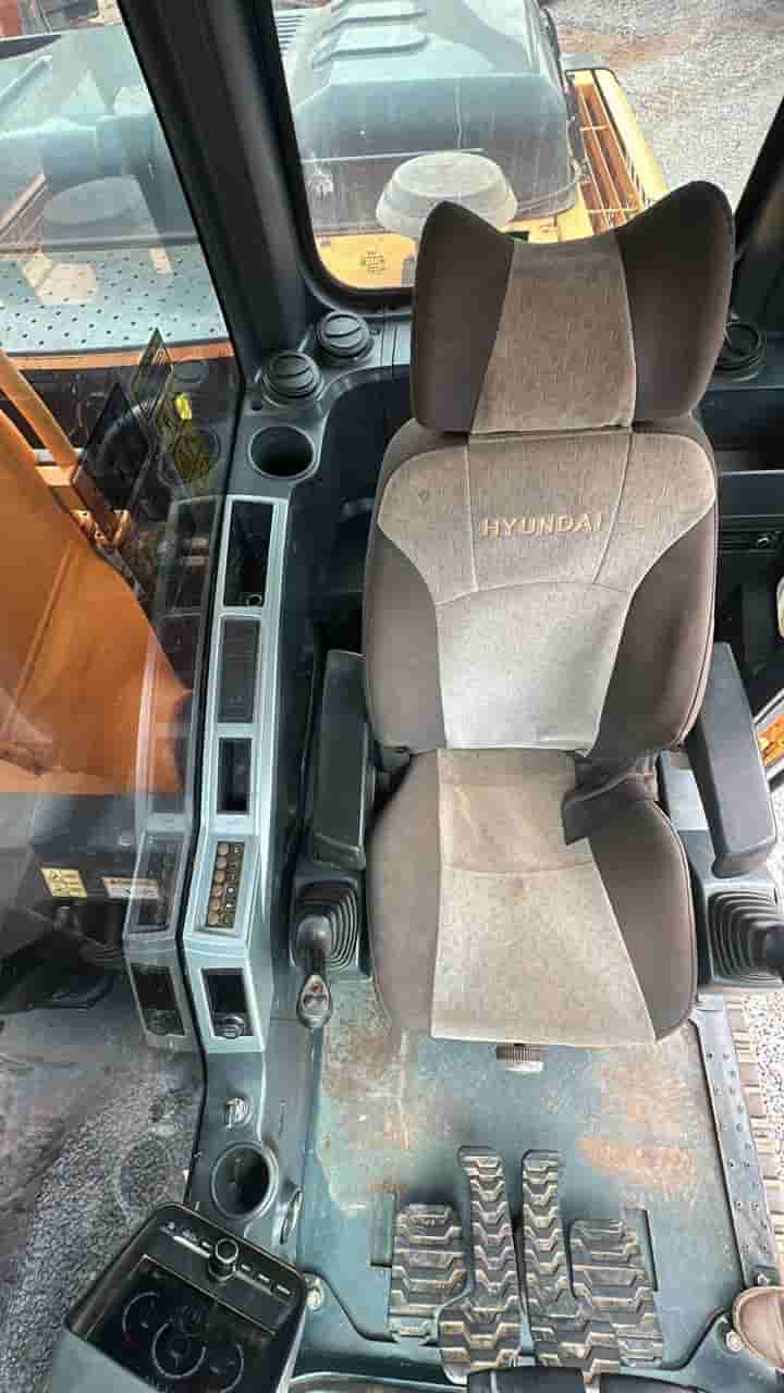 Escavadeira Hyundai R220LC-9SB 2019