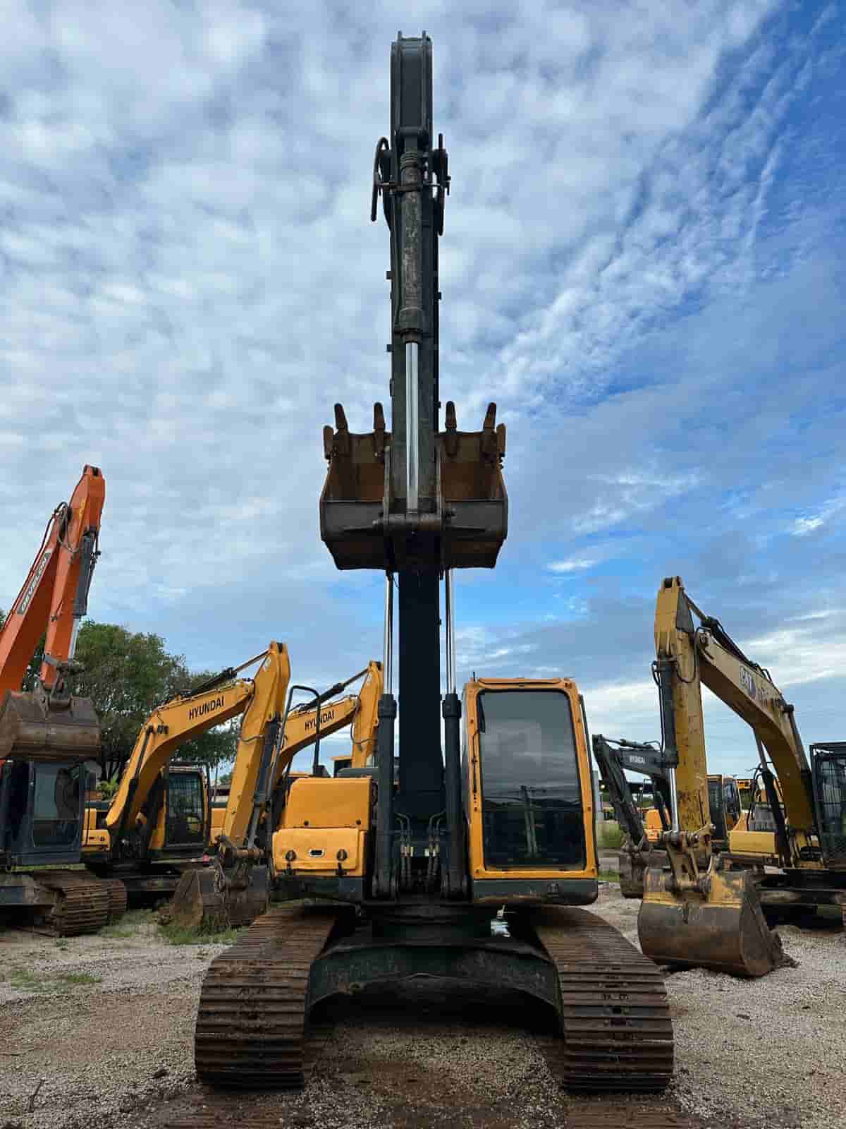 Escavadeira Hyundai R220LC-9 2020