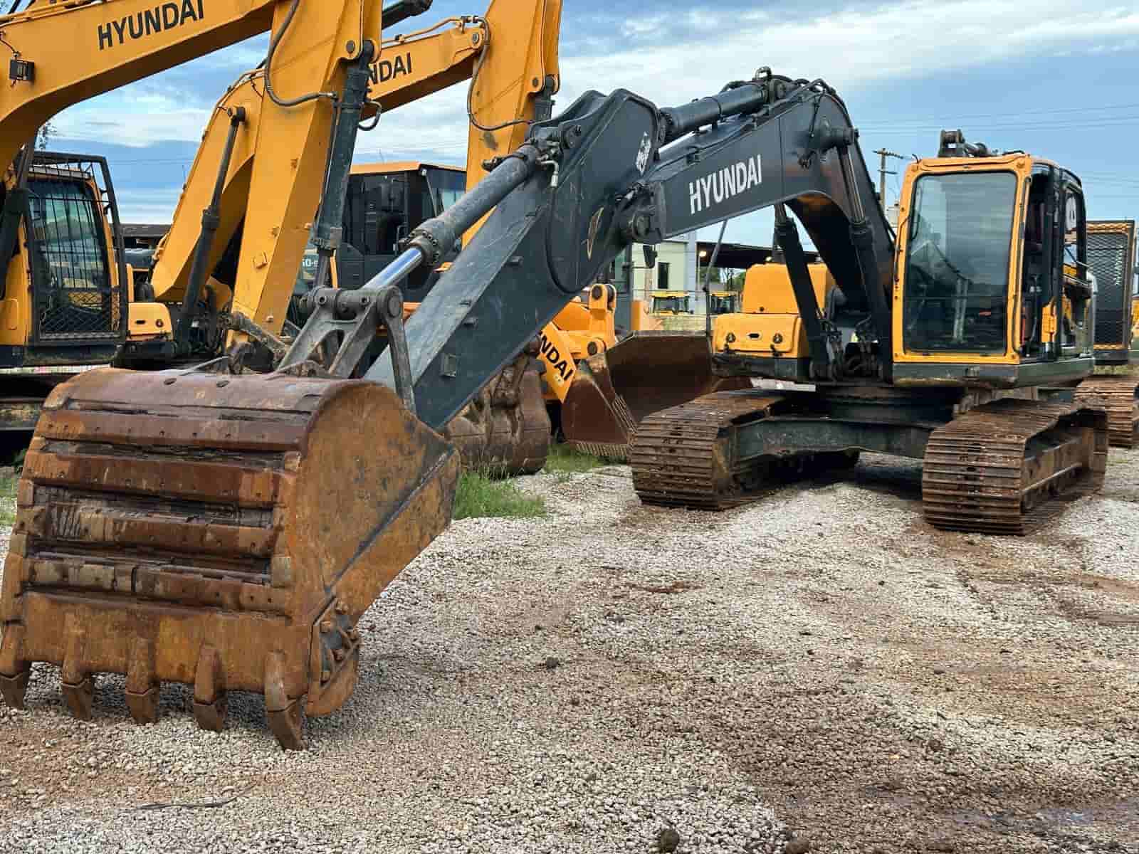 Escavadeira Hyundai R220LC-9 2020