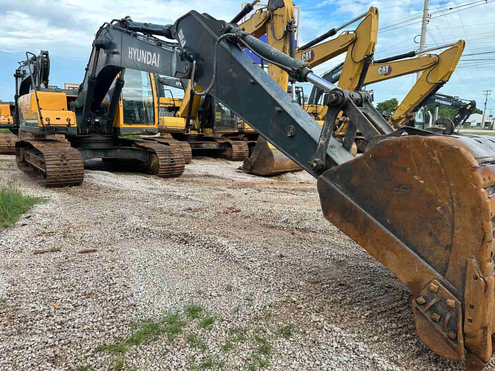 Escavadeira Hyundai R220LC-9 2020