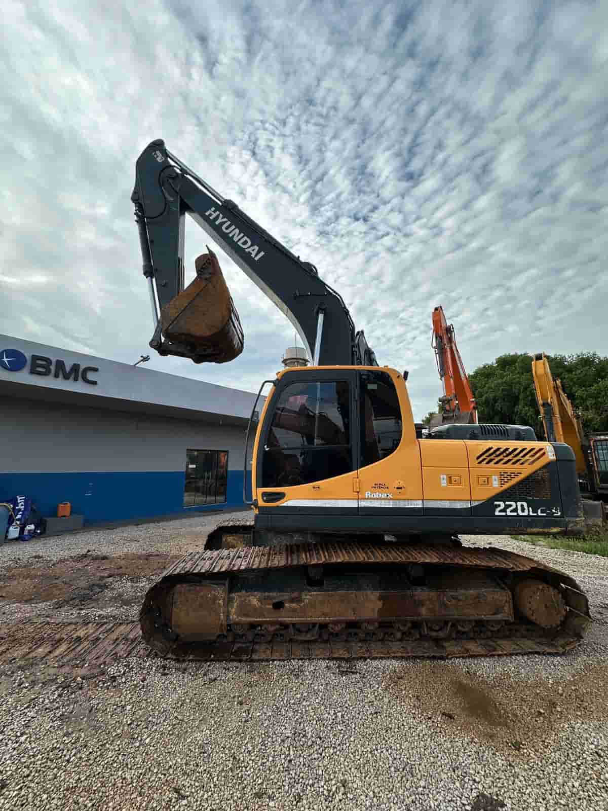 Escavadeira Hyundai R220LC-9 2020