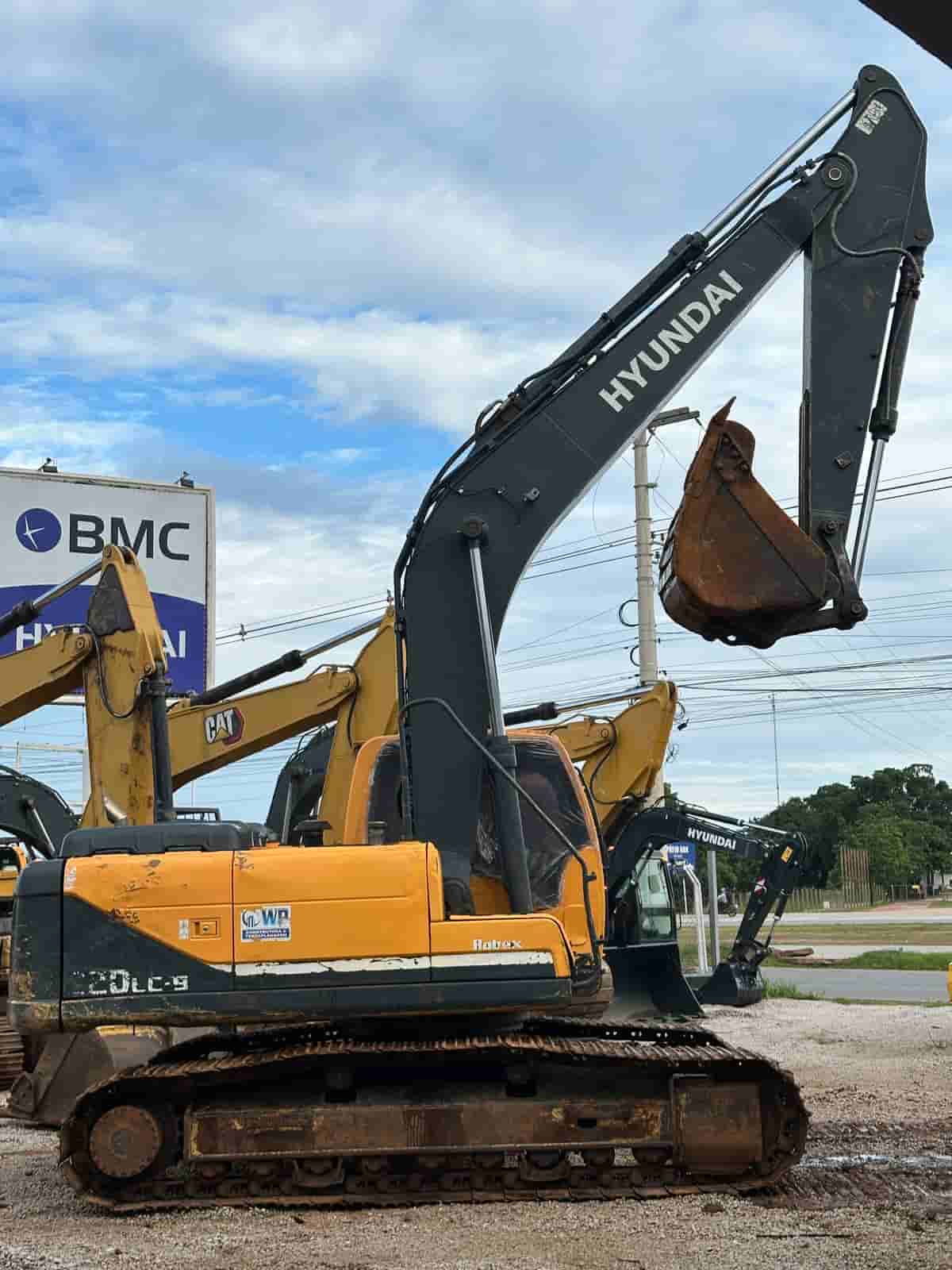 Escavadeira Hyundai R220LC-9 2020