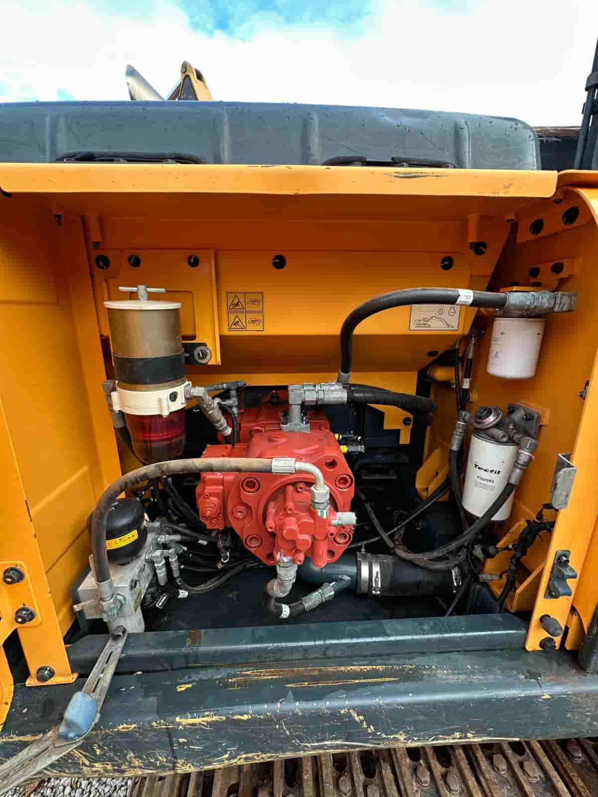 Escavadeira Hyundai R220LC-9 2020