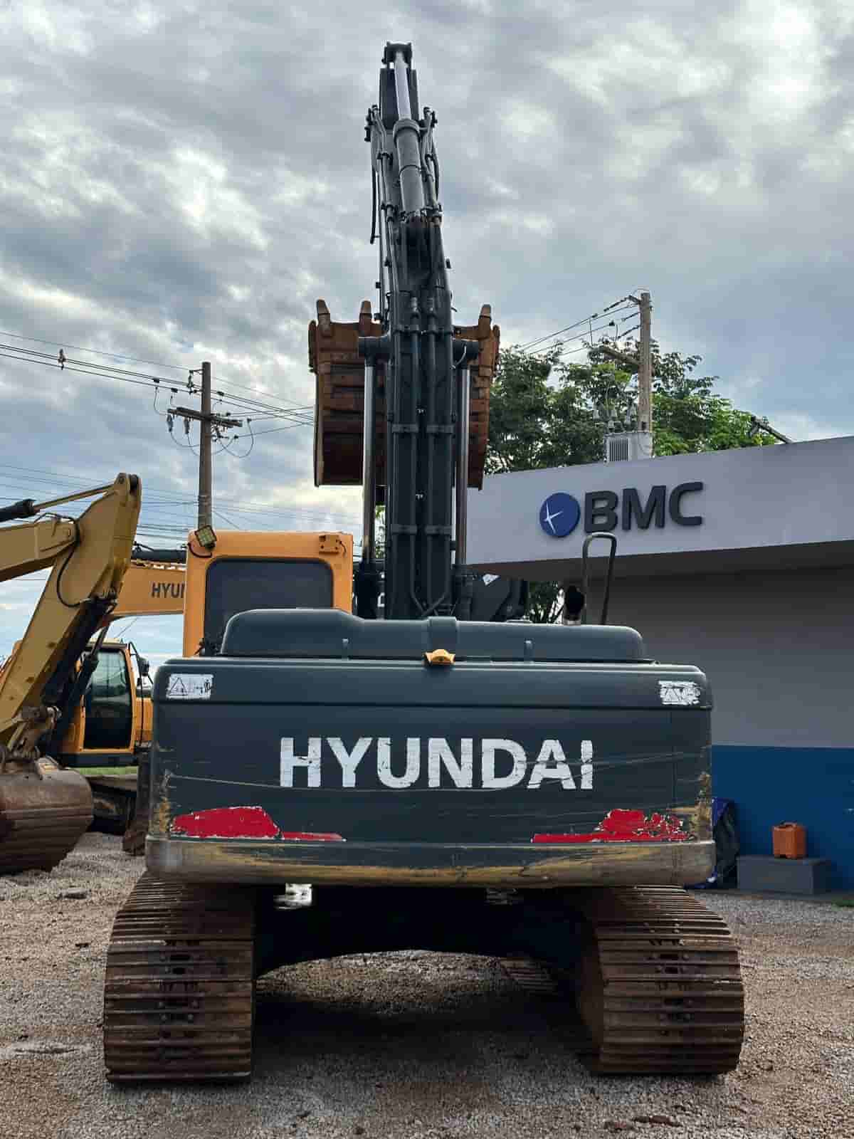 Escavadeira Hyundai R220LC-9 2020