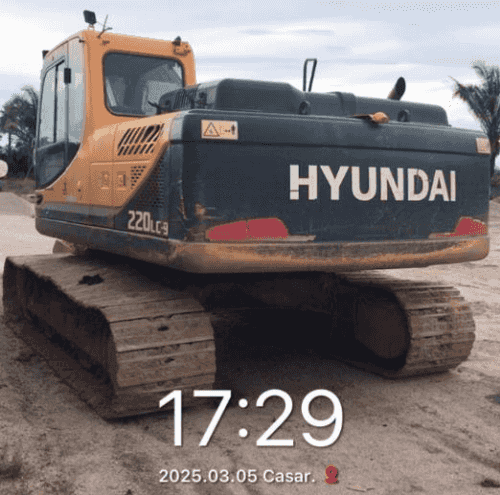 Escavadeira Hyundai R220 2020