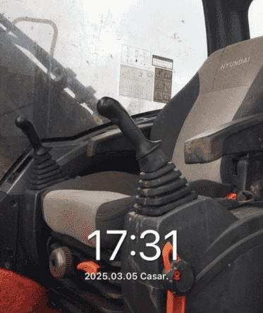 Escavadeira Hyundai R220 2020