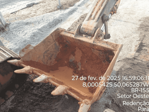 Escavadeira Hyundai R220 2020