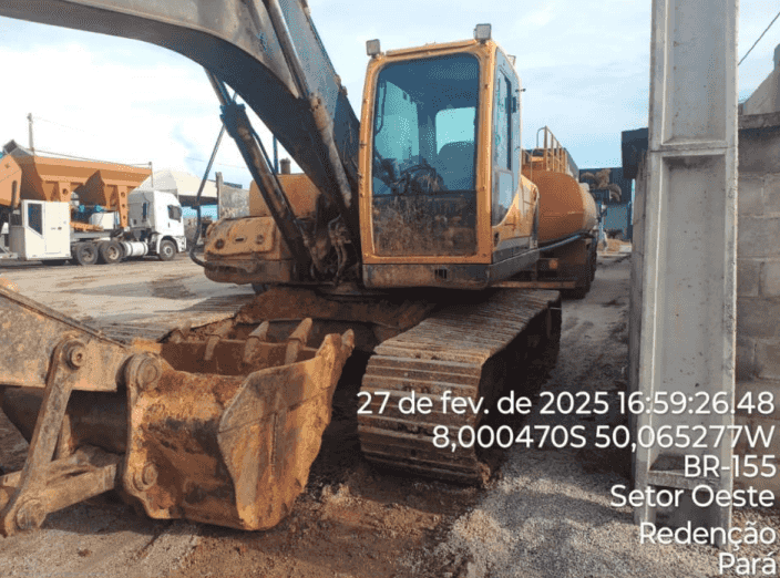 Escavadeira Hyundai R220 2020