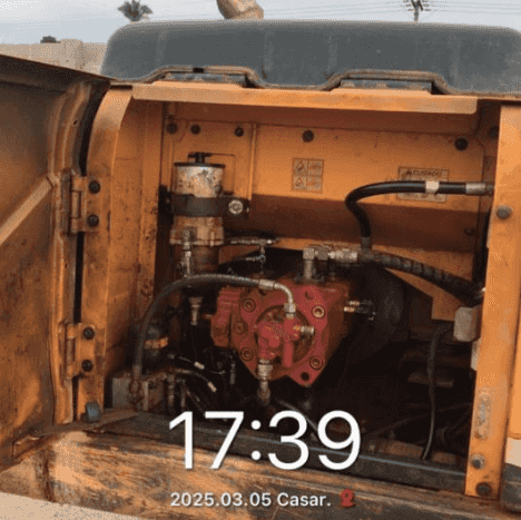 Escavadeira Hyundai R220 2020