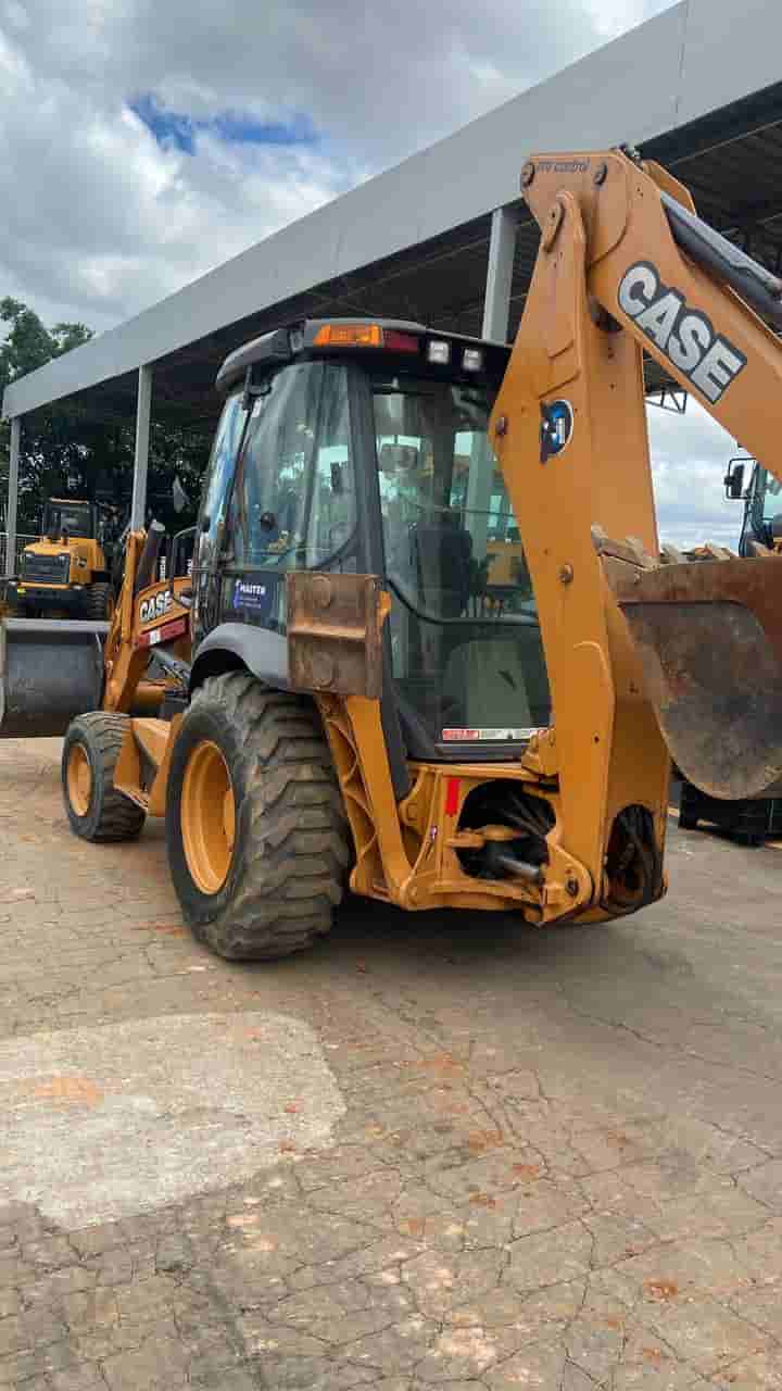 Retroescavadeira Case 580N 2014