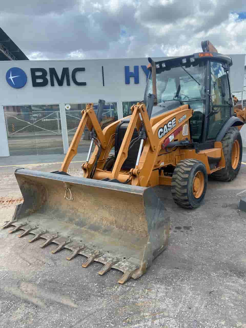 Retroescavadeira Case 580N 2014