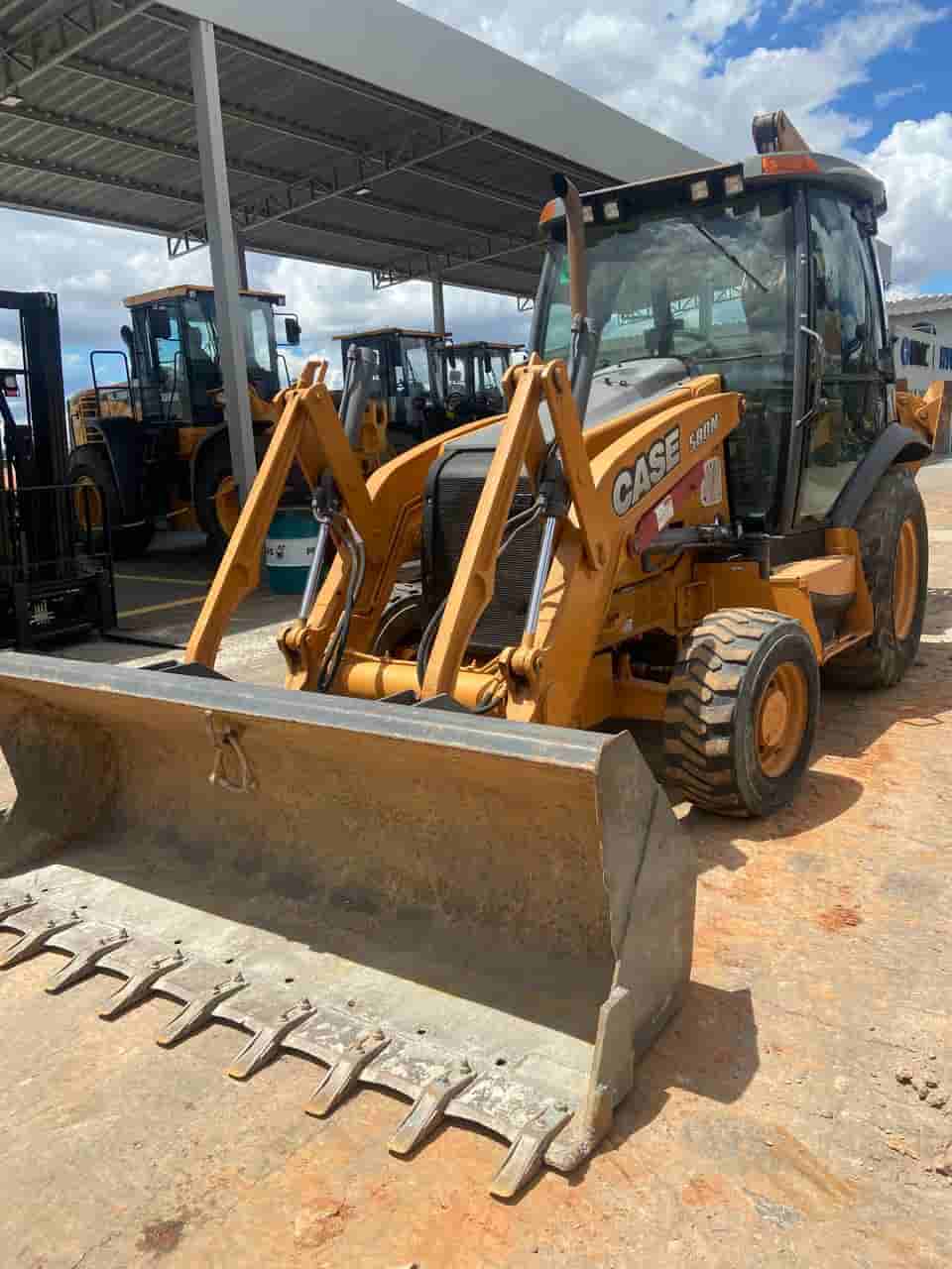 Retroescavadeira Case 580N 2014