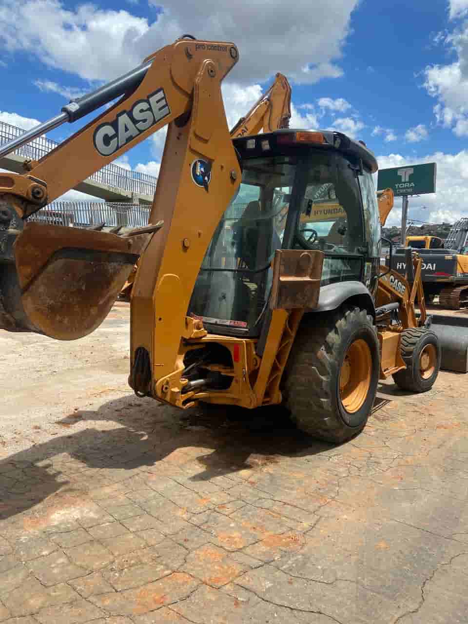 Retroescavadeira Case 580N 2014