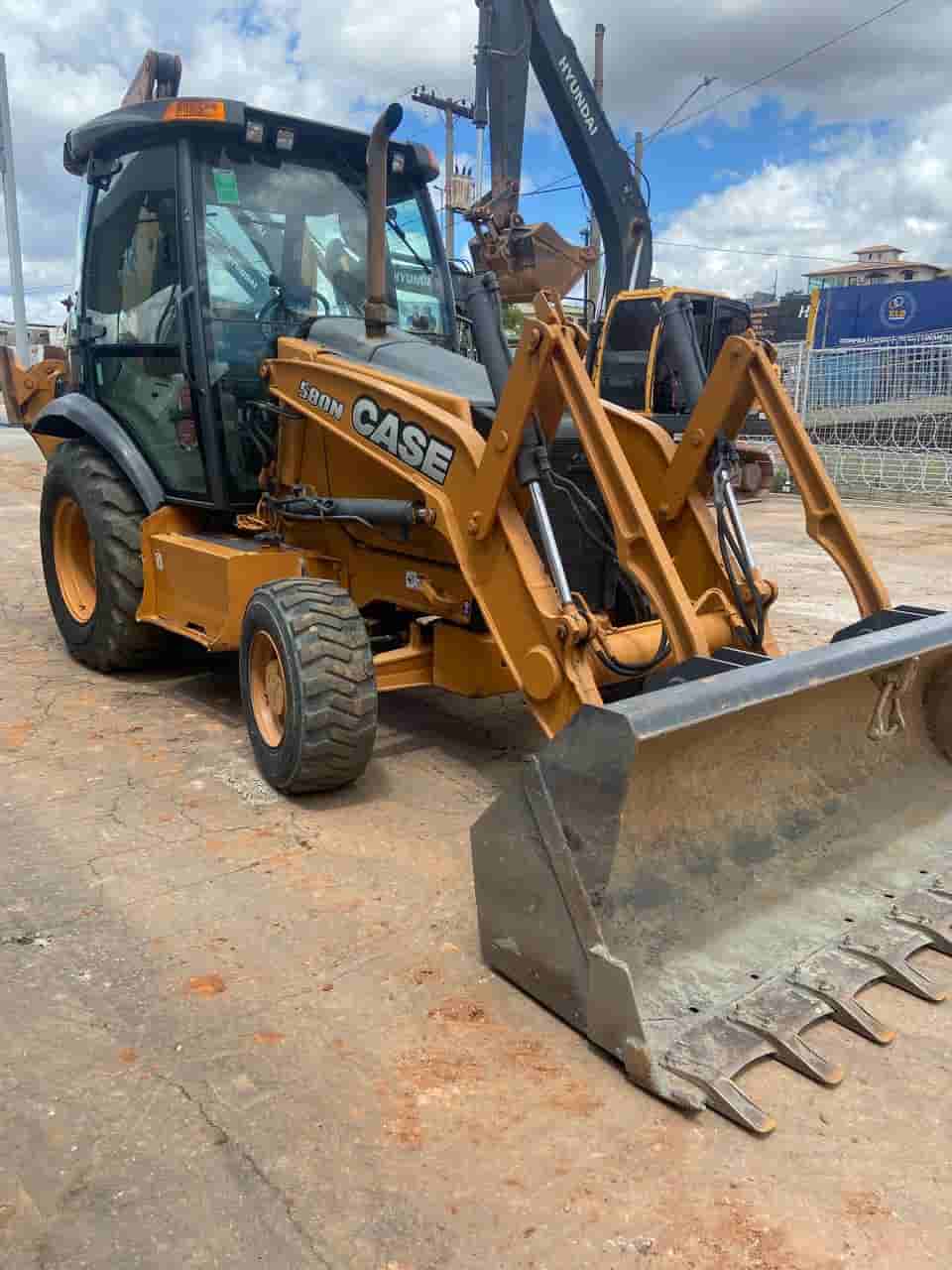 Retroescavadeira Case 580N 2014
