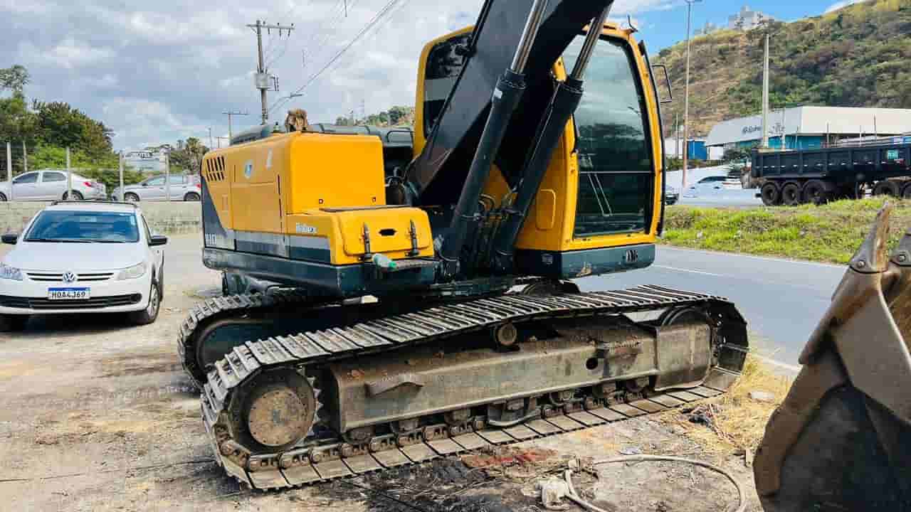 Escavadeira Hyundai R140 2014